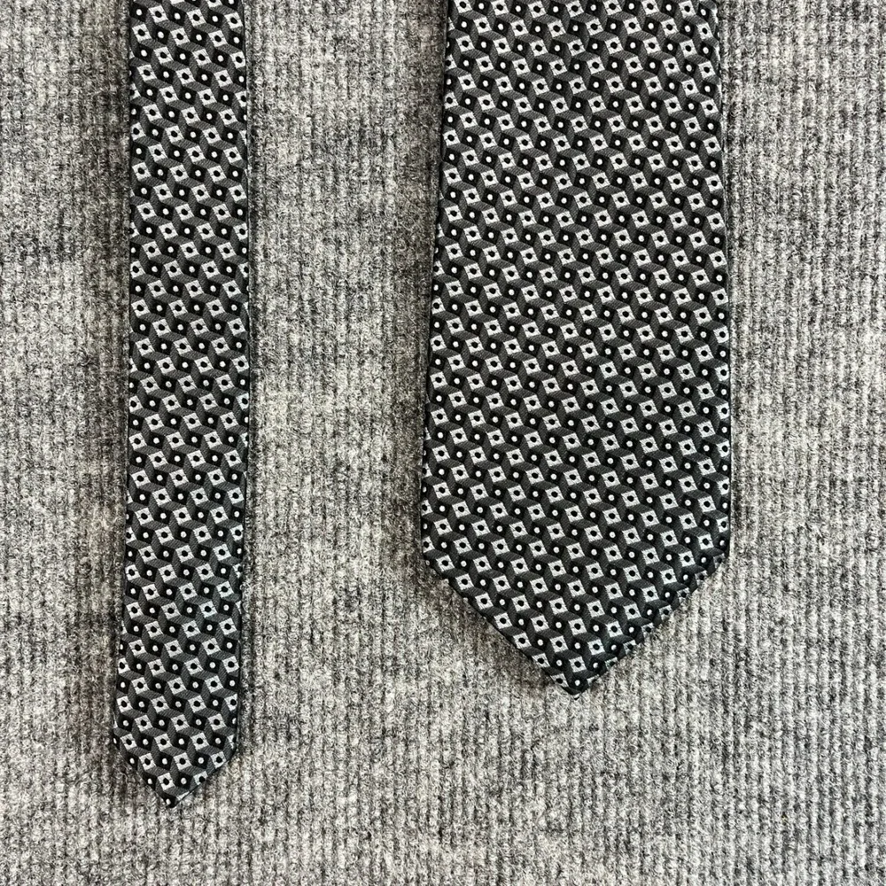 Kenneth Cole New York Mens Silk Tie Black Grey Geometric Diamond Pattern USA